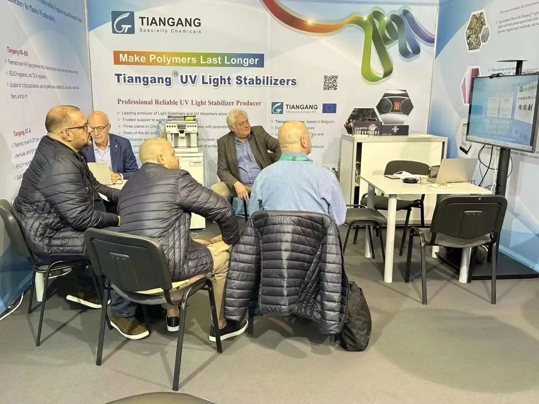 ?天罡歐洲團隊攜個創新產品成功亮相世界橡塑展德國K展 ?天罡歐洲團隊攜個創新產品成功亮相世界橡塑展德國K展