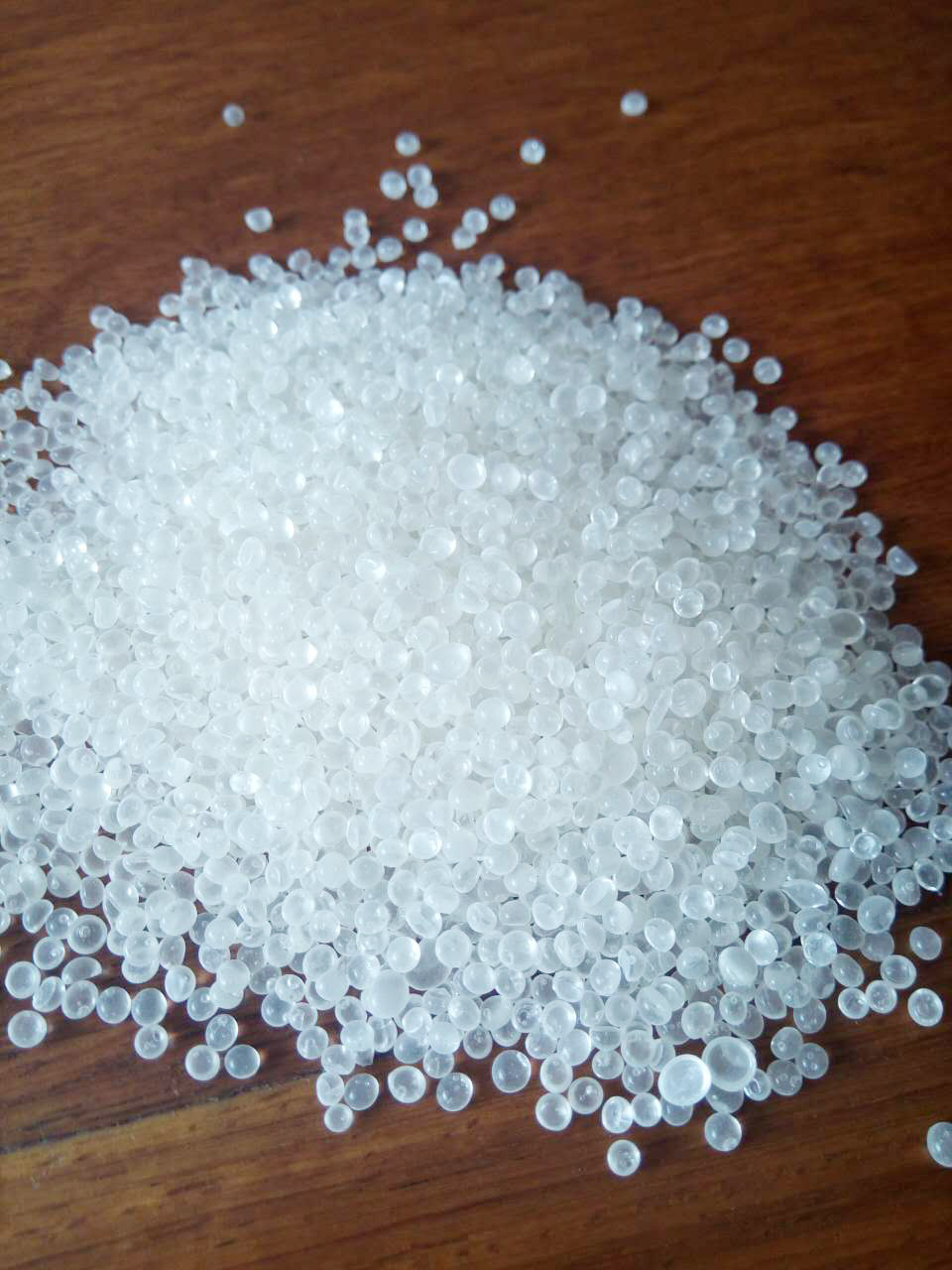 光穩(wěn)定劑與再生顆粒揭秘它們在塑料制品中的神奇作用